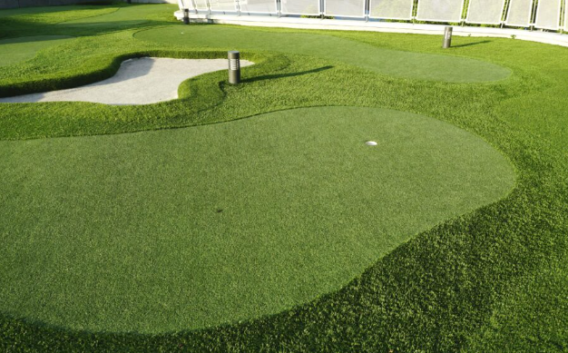 7 Reasons Artificial Grass Installers Recommend Roofdeck Putting Greens In Lakeside